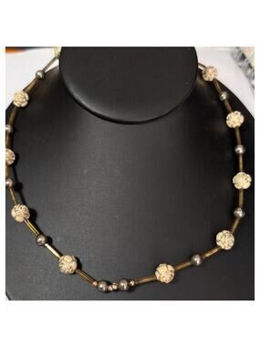 Simple Floral Beaded Necklace Creamy White Roses Gold & Silver tones 19" wh03-34